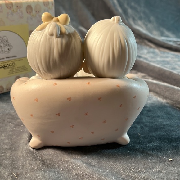 Precious Moments Precious Memories of Our Wedding 106763 1987 Samuel J Butcher - Picture 4 of 5